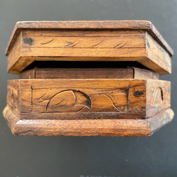 Hexagonal CARVED WOOD TRINKET BOX WITH HINGED LID for Jewelry, Décor, Treasures - Picture 6 of 14